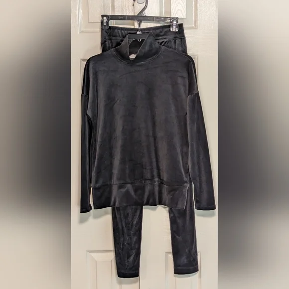 Cable & Gauge Black Jogger Velour Set - Picture 2 of 12